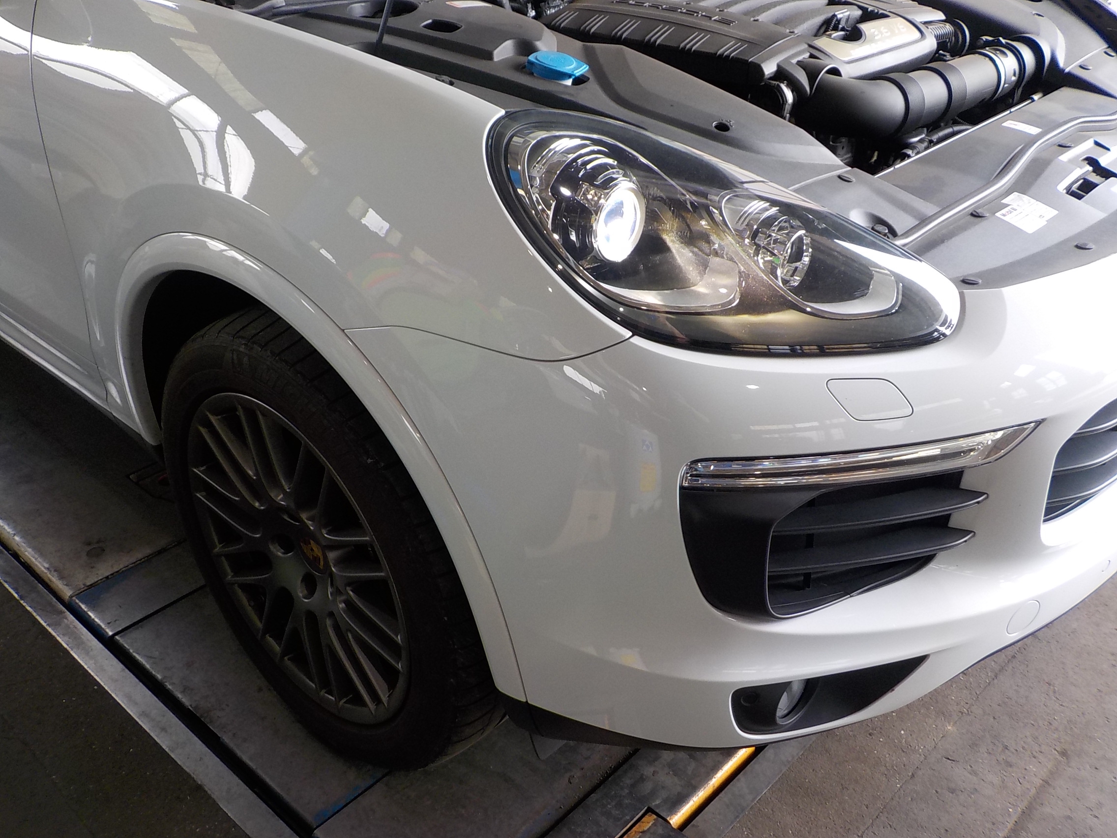 マイスト　ポルシェ　カイエン マイスト Porsche Cayenne RED 1/18 Maisto【全国送料無料