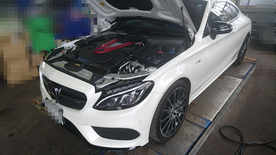 ベンツC43 AMG(W205) エンジンオイル交換。 | 有限会社 皆川自動車 公式HP