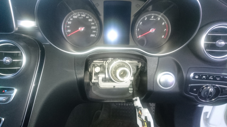 ベンツC180（W205）ステアリングコラムモジュール交換 