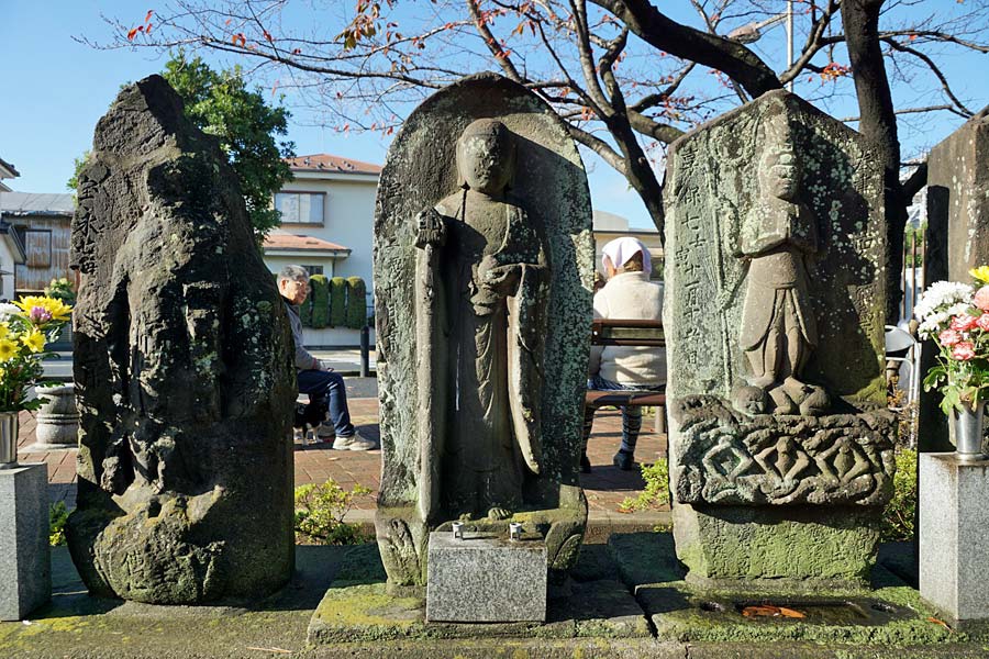 地蔵菩薩石仏等十三体・八大龍神石碑 | Stone statue of the