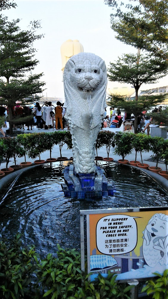 世界三大がっかりと言われるマーライオン Merlion いみたかと 初めてのシンガポール