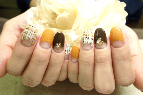 秋カラーのツイードフレンチネイル 青梅市ネイルサロン Nailsalon Mousse