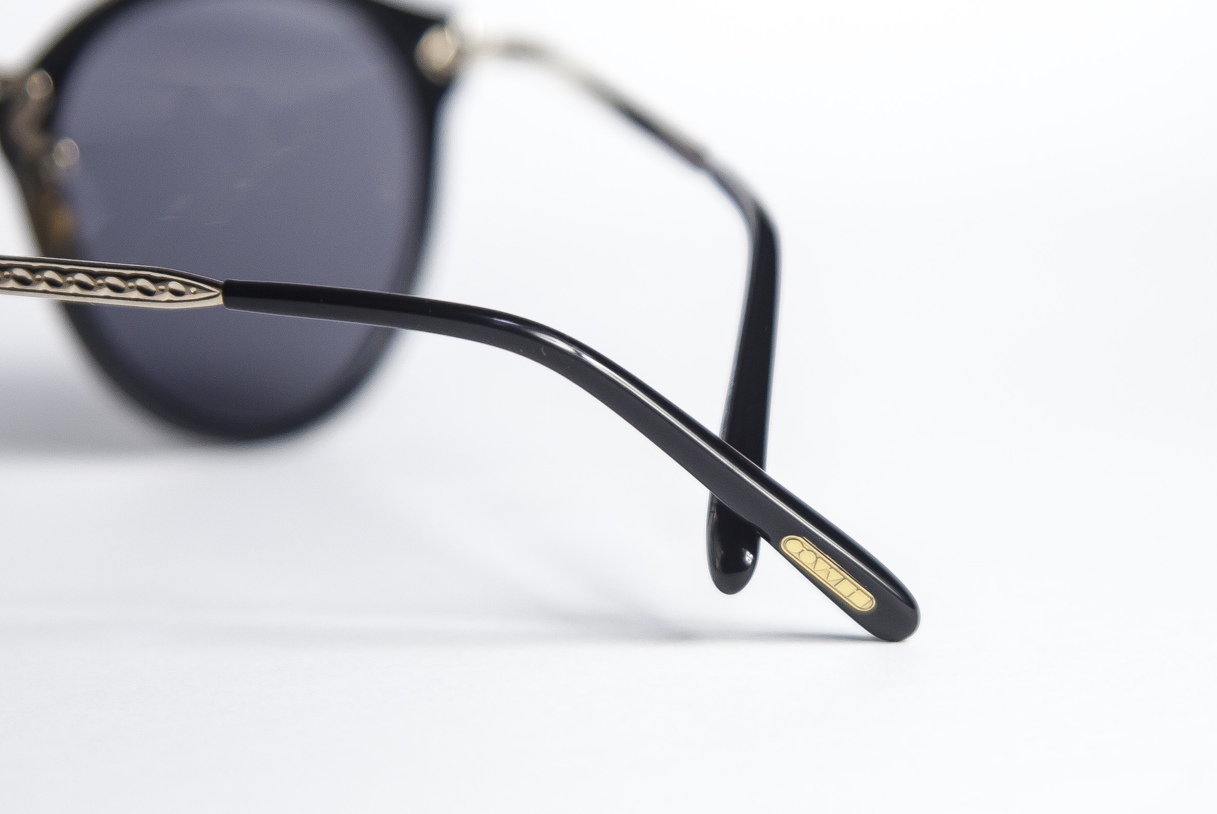 海外セレブやおしゃれな芸能人も愛用の人気サングラス「オリバー