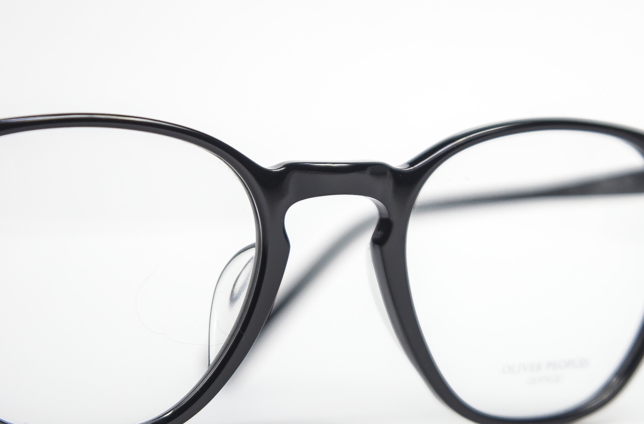 OliverPeoples サングラス　ボスリントン　ウェリントン　ボストン 顔なじみが良く、日本人によく似あうバランスの良いボスリントン