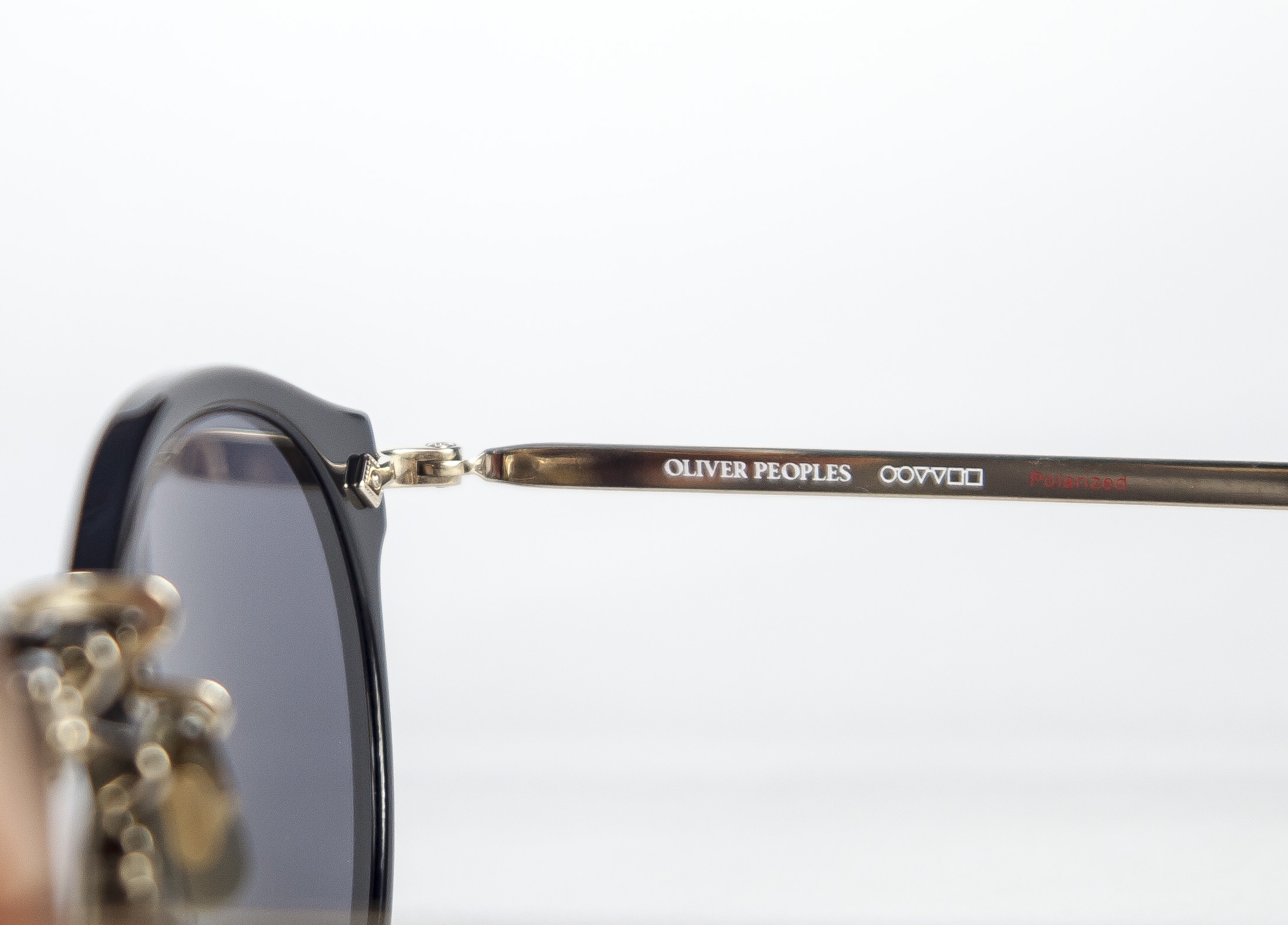 海外セレブやおしゃれな芸能人も愛用の人気サングラス「オリバー