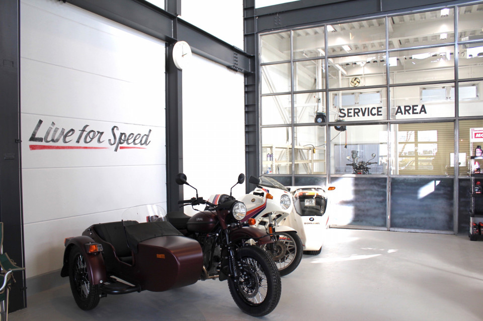 オシャレなバイクウェアも揃う 新スタイルのバイクショップ 新木場garage がオープン Lady Go Moto