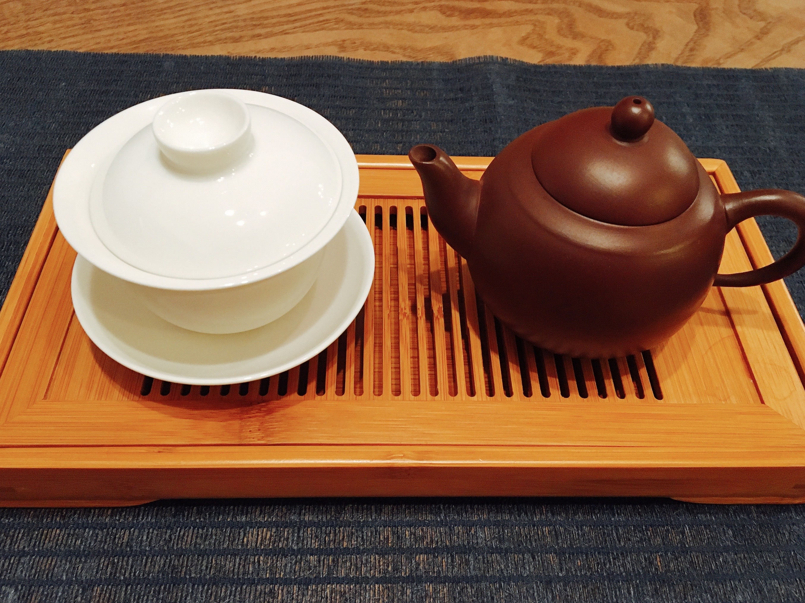 茶壺急須と茶杯2コ×花形ダブル皿のハォツゥ茶組 工芸品