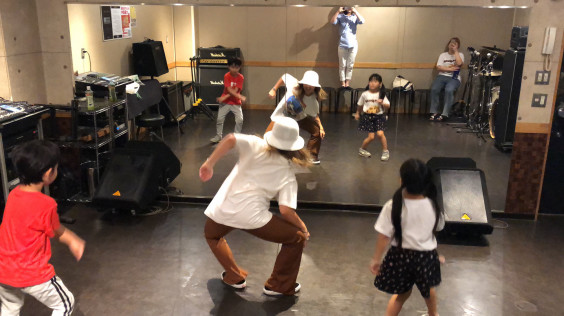 負けず嫌い Dance Studio Train 負けず嫌い Dance Studio Train