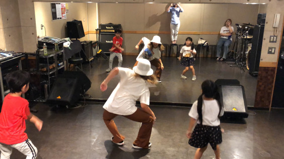 負けず嫌い Dance Studio Train