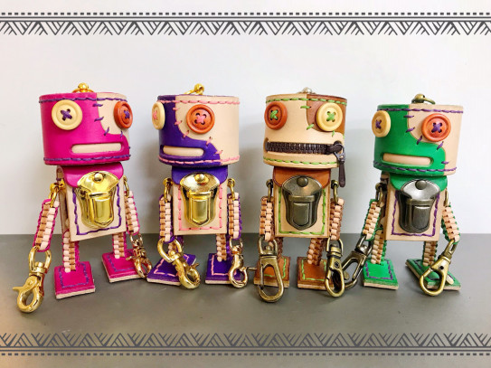 革ロボたち 革楽屋 悠彩