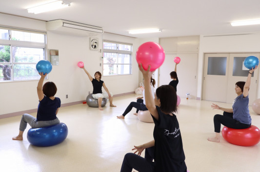 出張 かわい接骨院様 バランスボールエクササイズ 名古屋で子連れ 親子deフィットネスエクササイズ