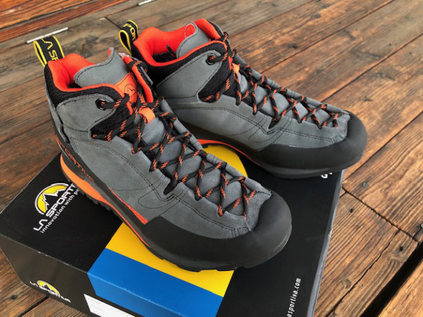 スポルティバ 人気アプローチシューズ ボルダーX ローカットとミッド  