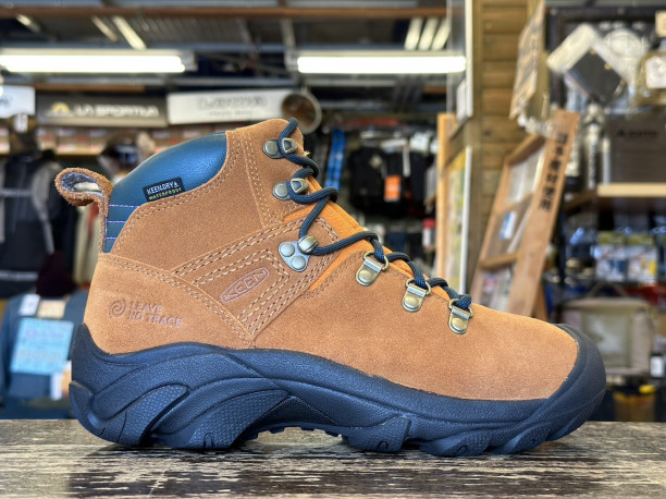 キーン 人気ハイキングシューズ ピレニーズ 環境倫理プログラム Leave  