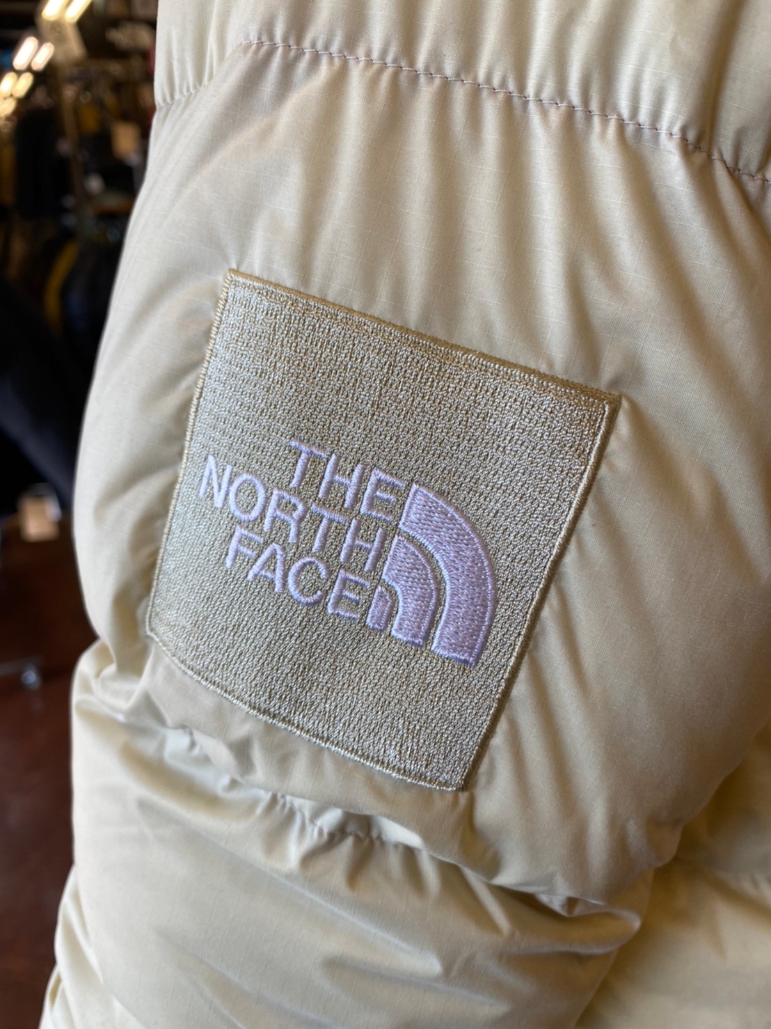 THE NORTH FACE　キャンプシエラ　ダウンジャケット　ボックスロゴ ザ・ノースフェイス 2022年秋冬新作 レトロな雰囲気のある
