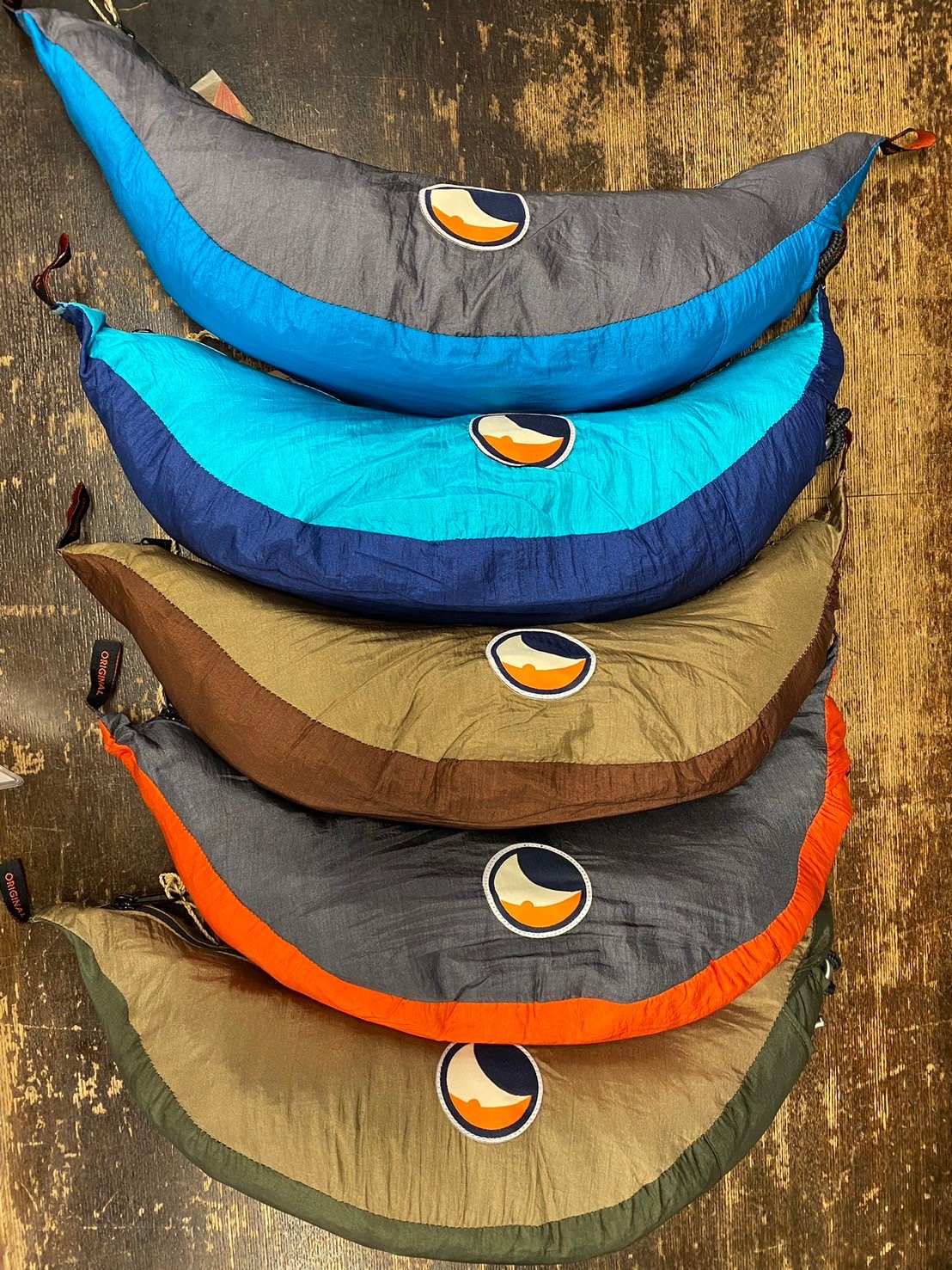 チケットトゥザムーン 軽くて丈夫カラフルな色使いでワクワクする