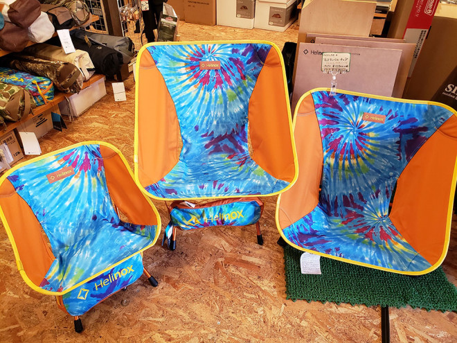 ヘリノックス 21年春夏新色タイダイ柄チェア登場 チェアワン フェスティバルチェア チェアワンミニ アウトドアーズ コンパス 最新ブログ