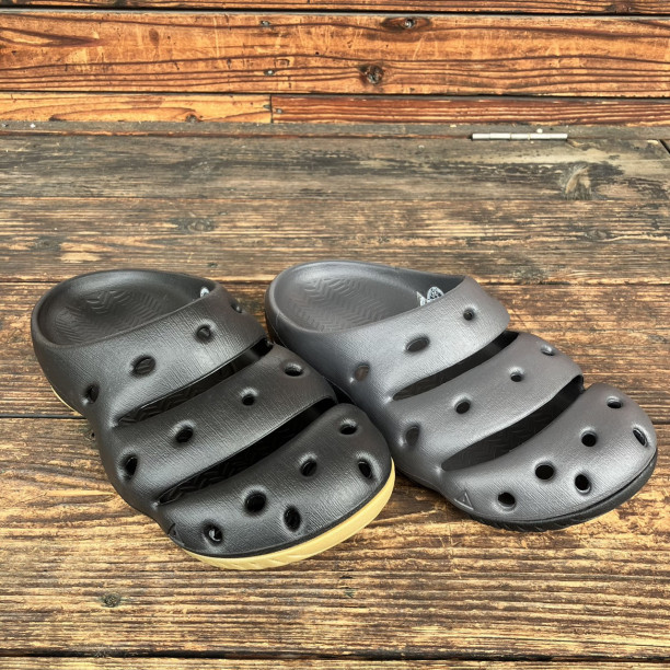 ウィメンズ ヨギ サンダル | Black/Magnet | KEEN公式オンラインストア KEEN YOGUIキーン ヨギ サンダル キーン　ヨギ　サンダル　23㎝