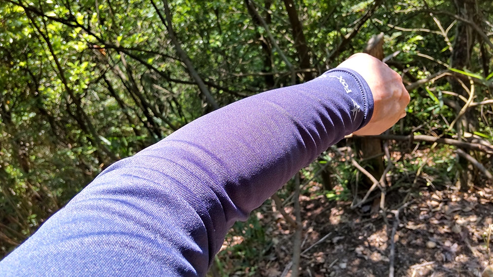 夏の登山に欠かせない腕を紫外線や虫、怪我から防ぐスタッフ愛用アーム