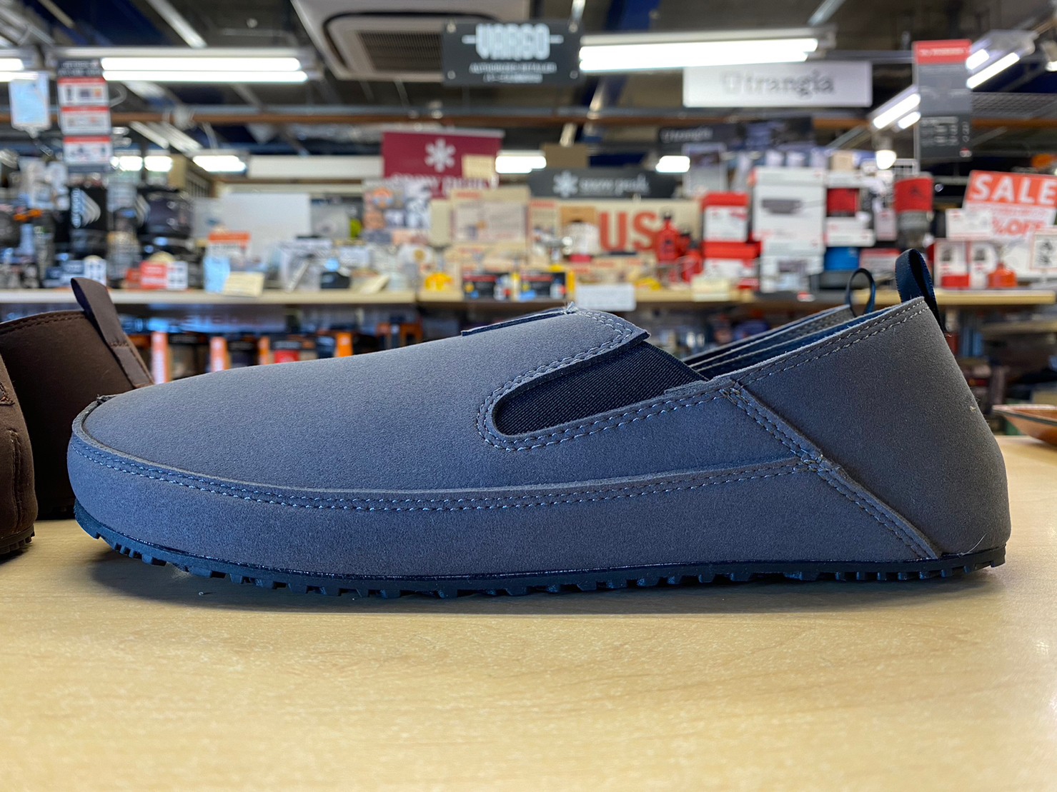 出品準備中です♪♡草履スリッポン 楽天市場】さっと履ける紐なしタイプのキャンバススニーカー