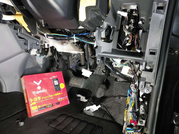 トヨタ、エスティマ。【ユピテル】エンジンスターター取付け。青森県 