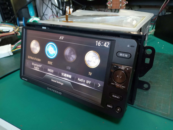 NR-MZ80-DH、NSZM-W64D、故障、分解、修理。タッチパネルが割れた 
