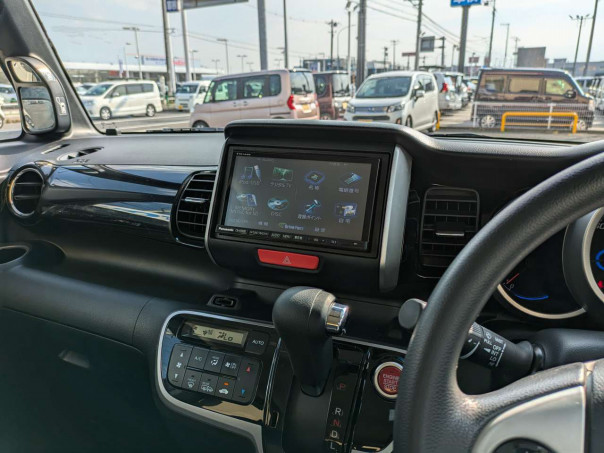 ホンダ、N-BOXカスタム。青森県八戸市。出張取付。純正オーディオ交換 