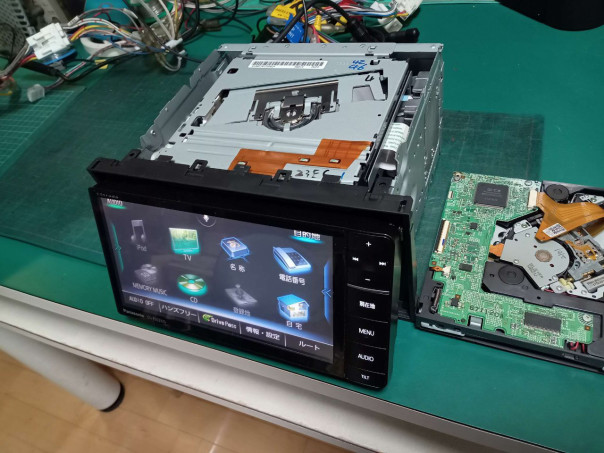 CN-RS02WD、故障、分解、修理。DVDは再生するが、CDが読めない。静岡県 