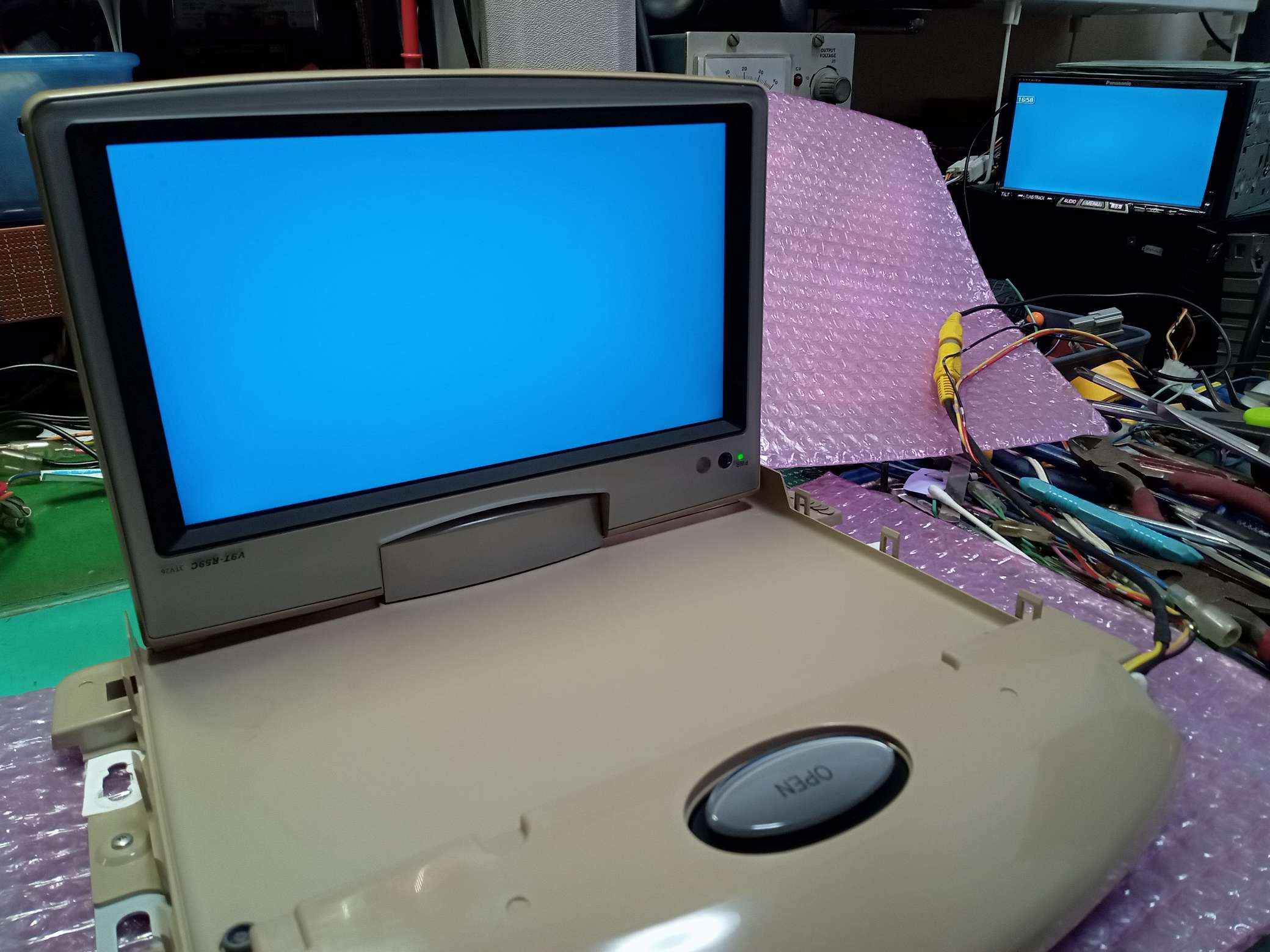 【中古整備品】トヨタ純正 V9T-R59C 後席モニター 後席ディスプレイ フリップダウンモニター リモコンセット 08545-00M90-B0 VOXY ノアなど | （FDM-T01-12P） V9T-R59C トヨタ純正ディーラーオプション