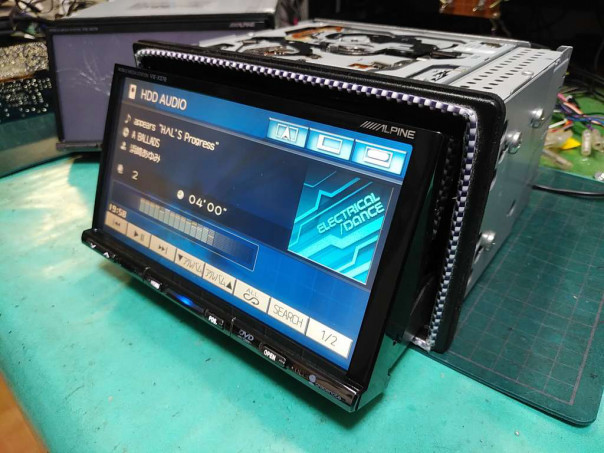 VIE-X07B、故障、分解、修理。タッチパネルひび割れ、タッチパネル破損 