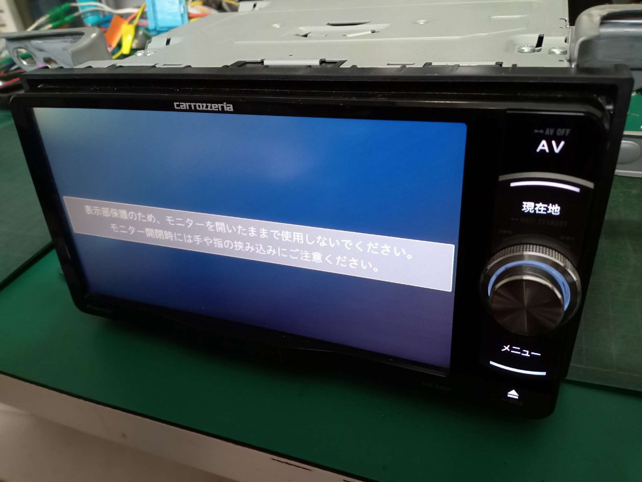 AVIC-RW33、故障、分解、修理。モニター部分にぶつかってから開閉も