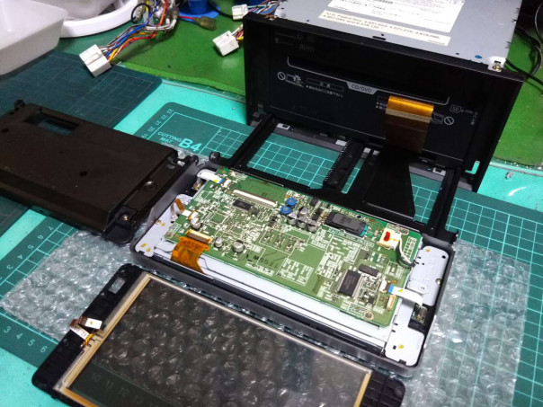 CQ-BS0401C、NHDN-W54G、故障、分解、修理。タッチパネル位置ずれ 
