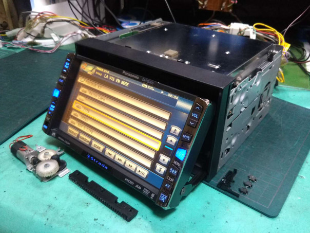 CN-HDS930MD、故障、分解、修理。モニター開かない。MD出てこない 