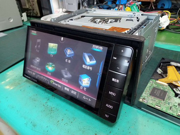 CN-RS02WD、故障、分解、修理。DVD回転異音で再生できない。静岡県から 