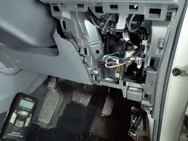 トヨタ プリウスa コムテック エンジンスターター取り付け 青森県八戸市 持ち込み取付 取付時間内の無料代車も予約可能 カーオーディオ カーナビ修理専門店 ベストサウンド オーディオ事業部 サウンドシステムk 持ち込み取り付け 故障診断 分解修理 トヨタ プリウスa コムテック エンジンスターター取り付け 青森県八戸市 持ち込み取付 取付時間内の無料代車も予約可能 カーオーディオ カーナビ修理専門店 ベストサウンド オーディオ事業部 サウンドシステムk 持ち込み取り付け 故障診断 分解修理