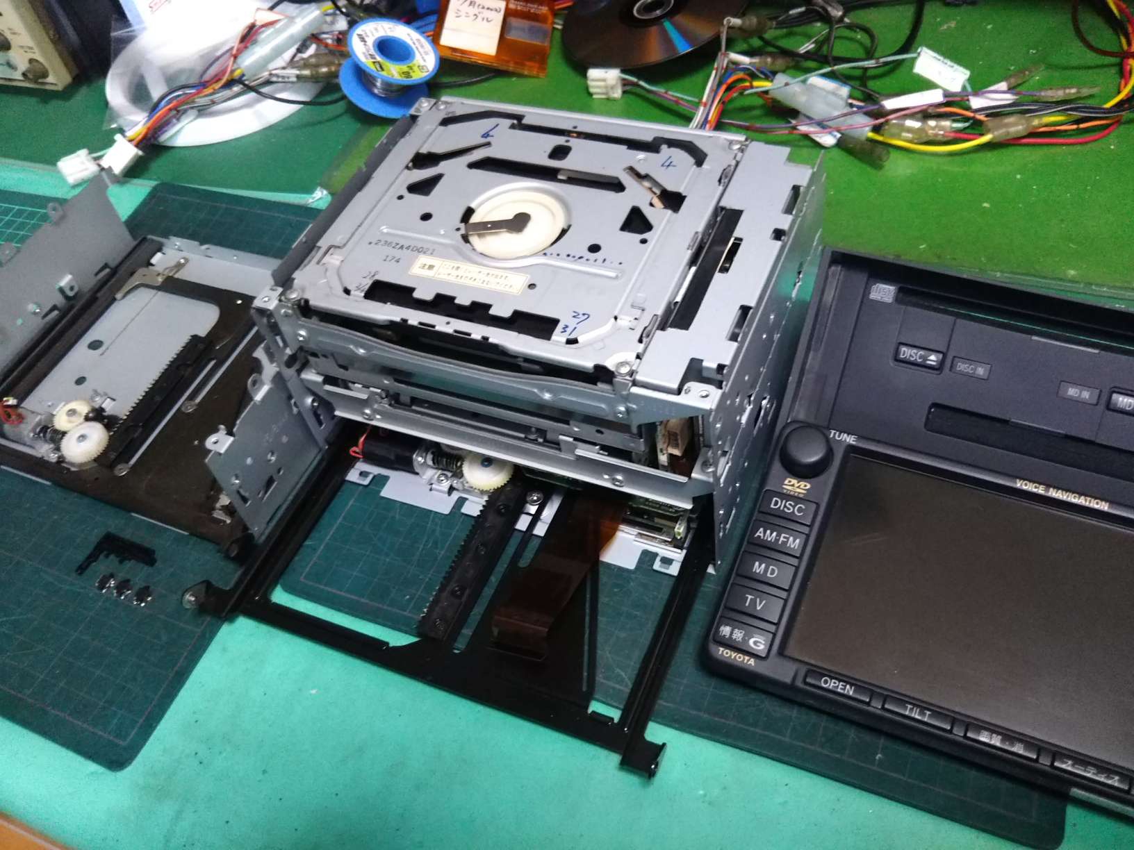 CQ-RT7400A、56056、故障、分解、修理。モニター開かず。MD