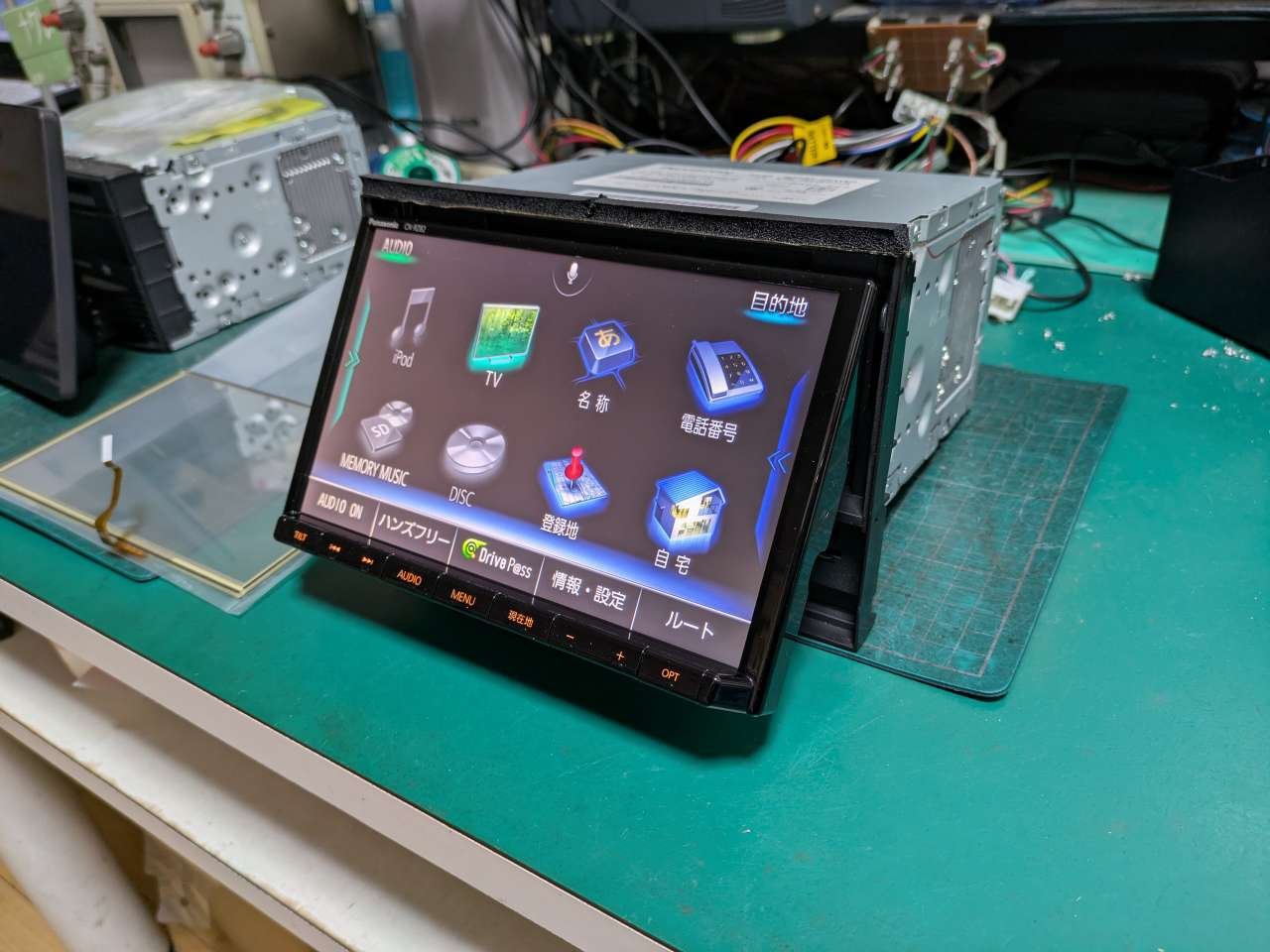 スズキ純正ナビ　CN-RZ82ZA CN-RZ82ZA、故障、分解、修理。タッチパネル位置ずれ。東京都からのご