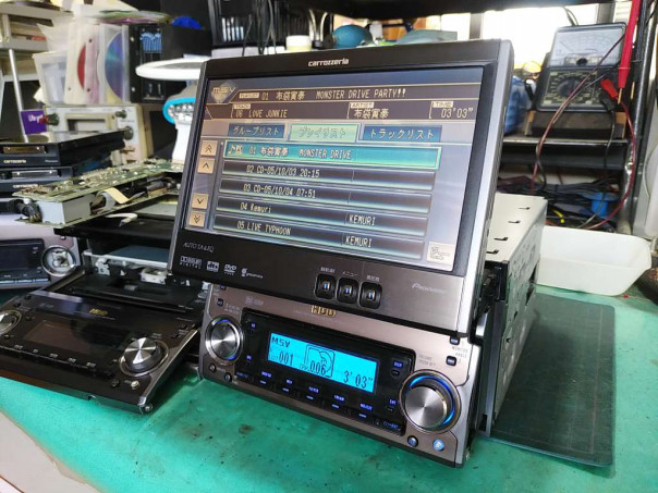 AVIC-ZH990MD、故障、分解、修理。オーディオ表示部ディスプレイ映ら 