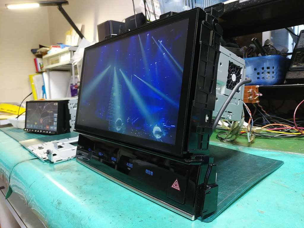 CN-ST36J1CJ、NSZN-Z66T、故障、分解、修理。モニター開閉部分