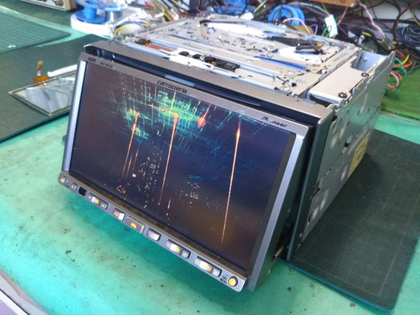 AVIC-HRZ08、故障、分解、修理。タッチパネル破損。市販モデル、HDD楽 