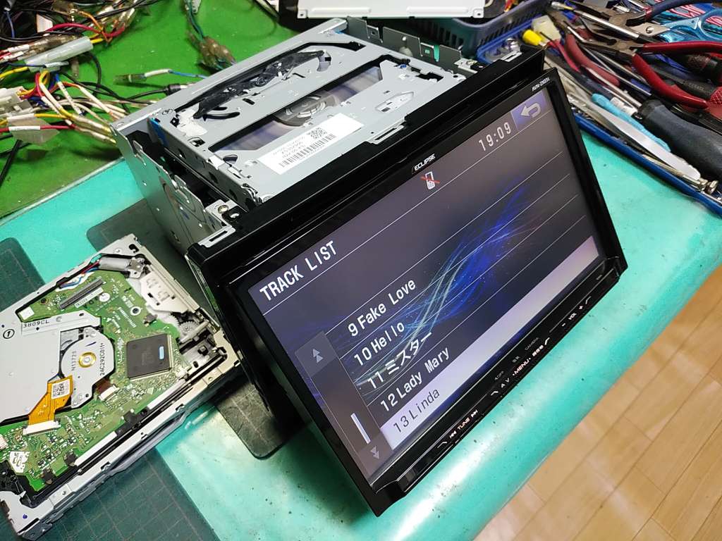 AVN-ZX03i、138001-30800142、故障、分解、修理。「DISCをお確かめ