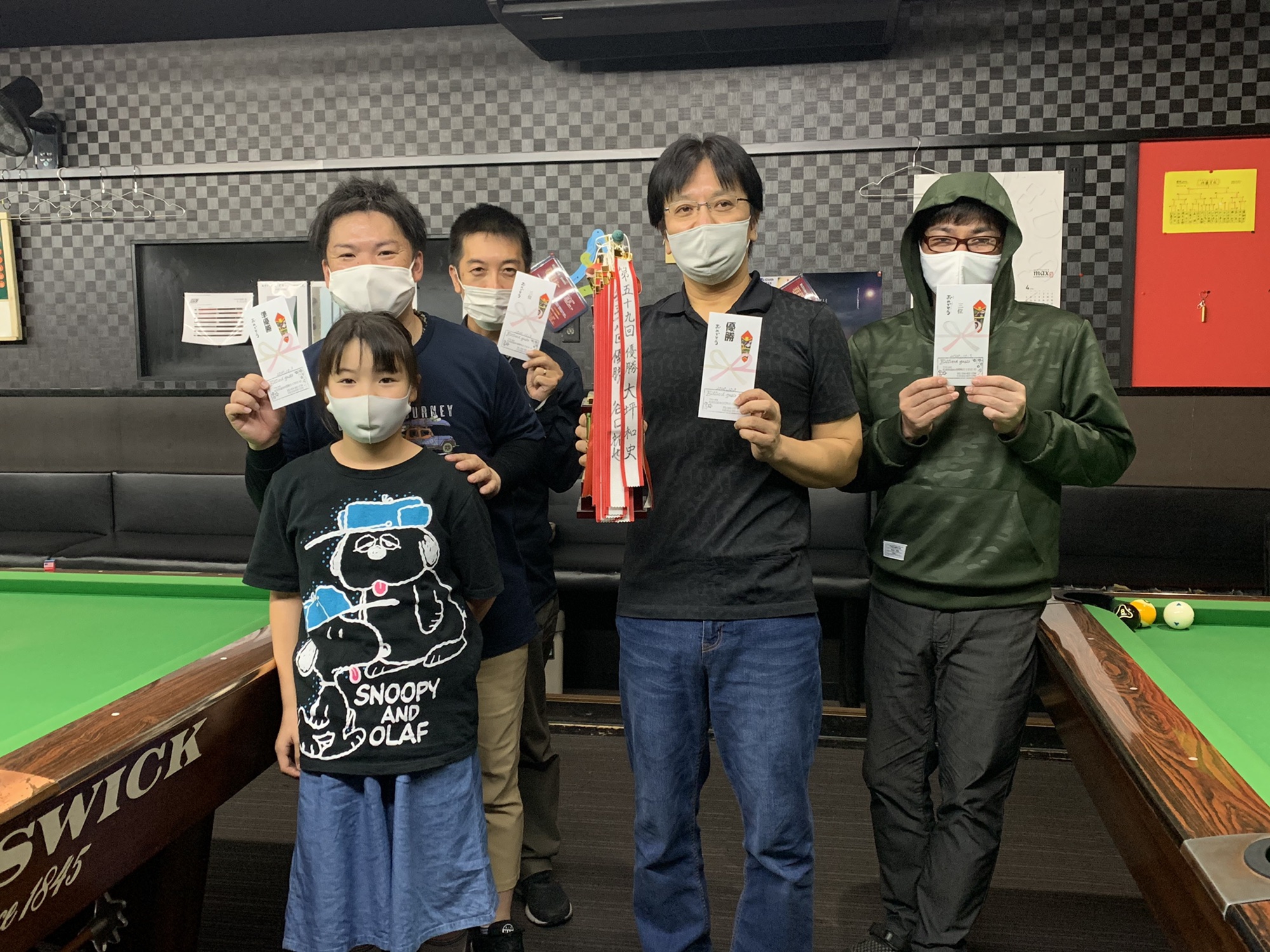 【越谷BASE CAFE】【ジャンク】ビリヤード台と球、キュー　その一 越谷BASE CAFE】【ジャンク】ビリヤード台と球、キュー その一