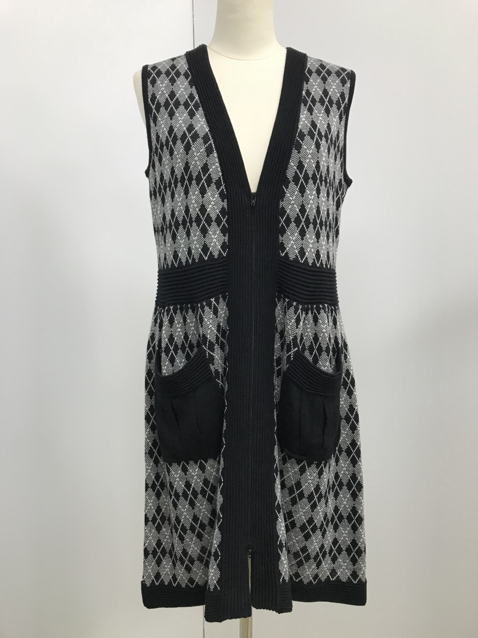 ニットワンピの前開きにファスナーをつける Masizin マシジン ジーンズリペアやリブ交換 厚物縫製が得意な洋服お直し屋です