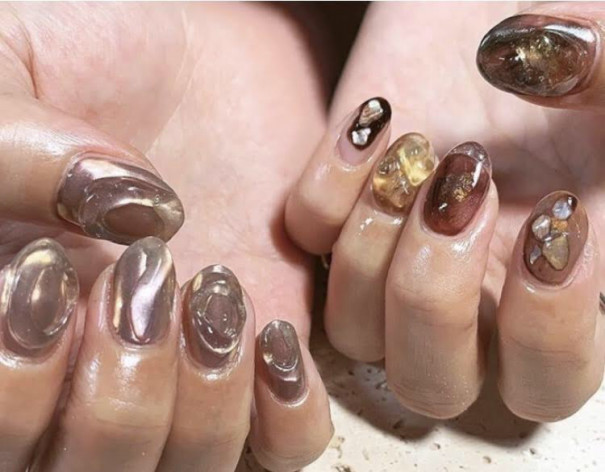 アーモンドクランチのハーモニーが味わい深いショコラアイスのようなネイル Nail Studio Liber