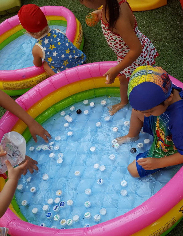 Pool Play 水遊び Maple Kids Preschool ﾒｲﾌﾟﾙｷｯｽﾞﾌﾟﾘｽｸｰﾙ