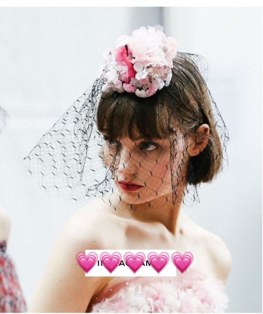 Chanel オートクチュールショーが夢のように可愛い Even A Stone Jewelry Chanel オートクチュールショーが夢のように可愛い Even A Stone Jewelry