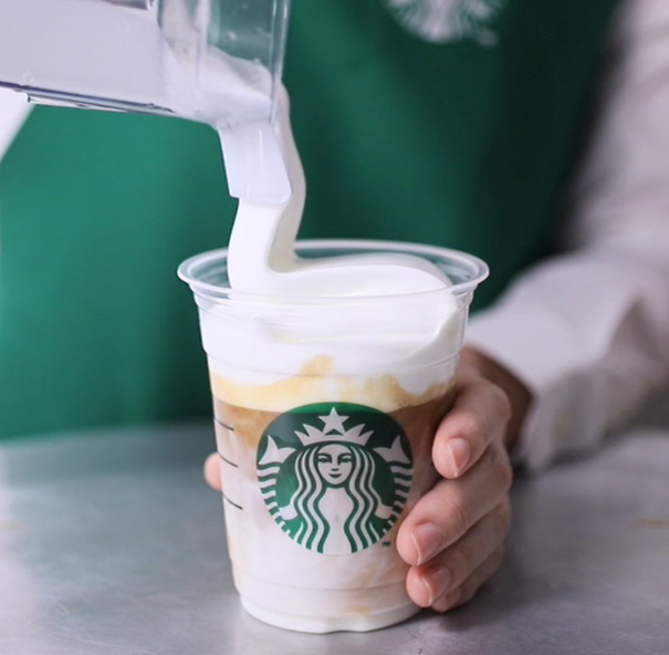 白いコーヒー体験”で楽しむ2つの新たなコーヒードリンク | Starbucks