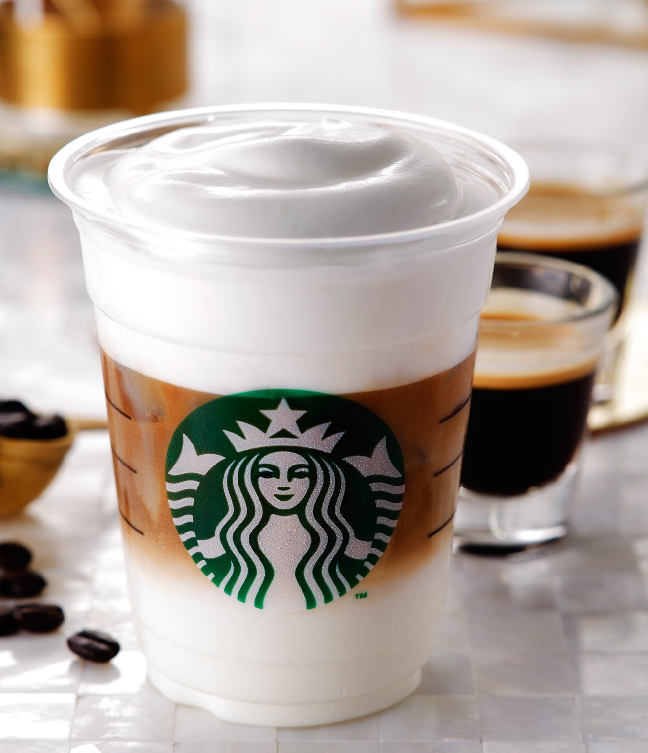 白いコーヒー体験”で楽しむ2つの新たなコーヒードリンク | Starbucks