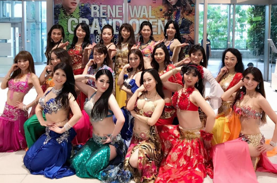 キラキラ 活気あるベリーダンスチーム Chihoko Bellydance Yoga 教室