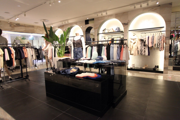 Cecil Mcbee ルミネ池袋店 Rosso インテリアデザイン Cecil Mcbee ルミネ池袋店 Rosso インテリアデザイン