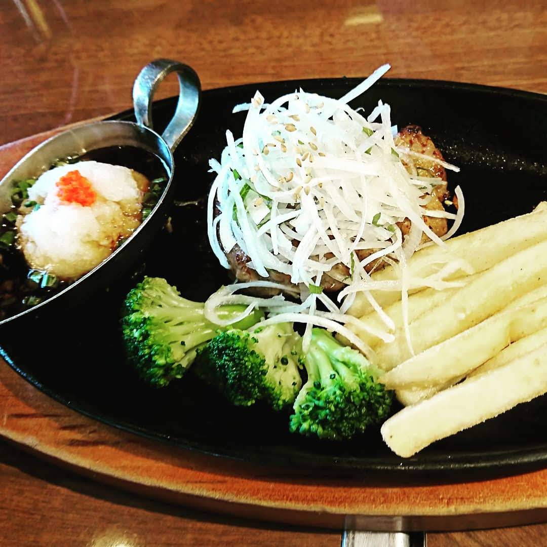 肉の万世」上尾店 実は歴史あるレストラン 名物「どら焼きソフト」も